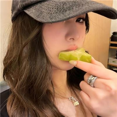 我和他都是新郎。